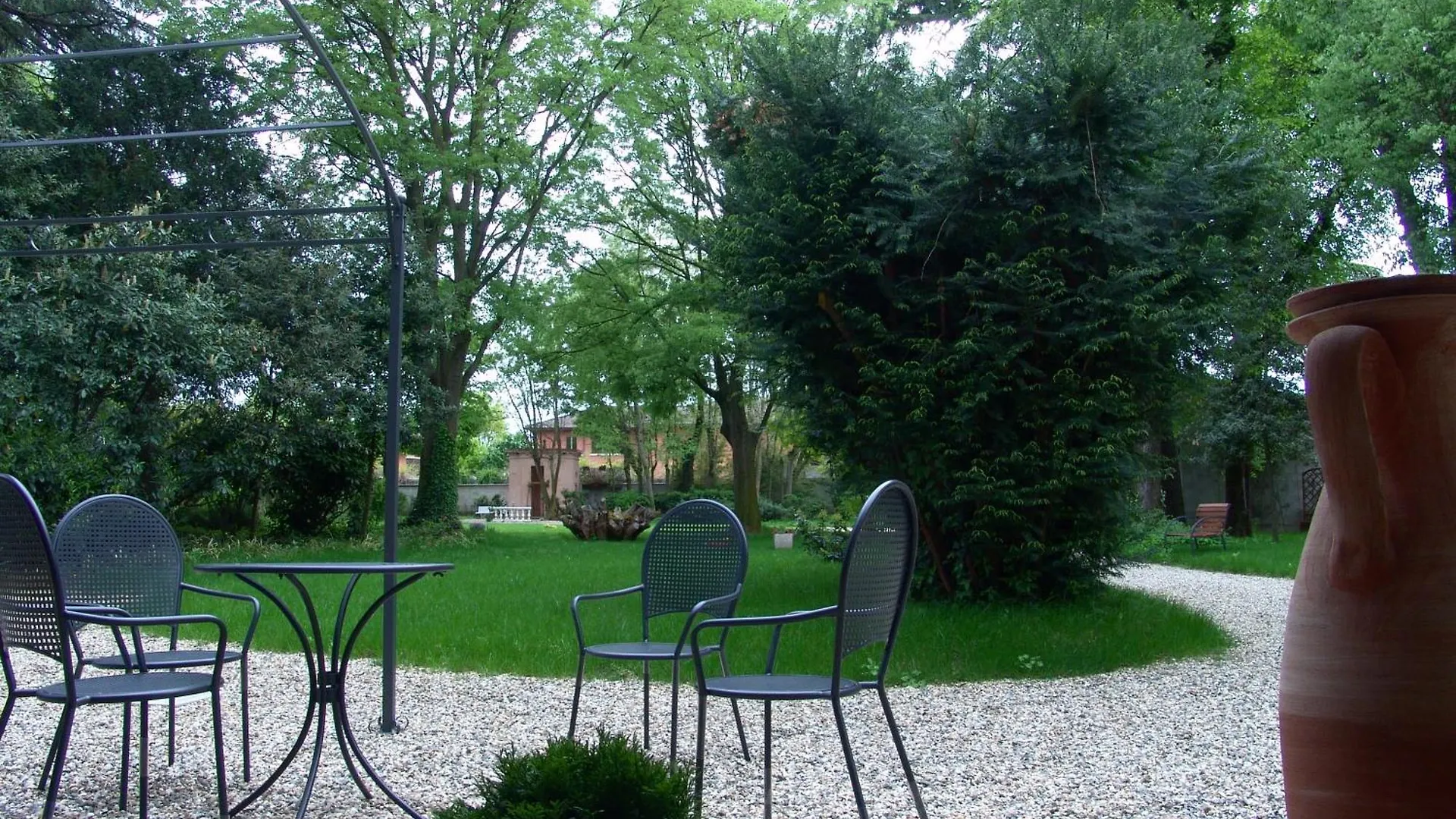 Villa Cantoni contacts